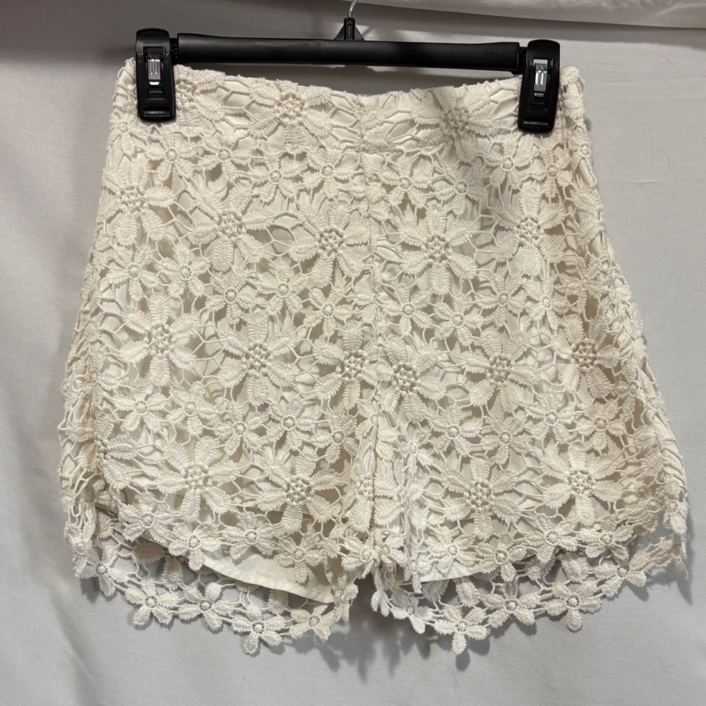 Hollister Cream Floral Lace High Waist Shorts XS117 - Picture 1 of 4